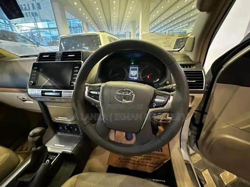 Toyota Land Cruiser Prado TRJ150 Black Edition 2023