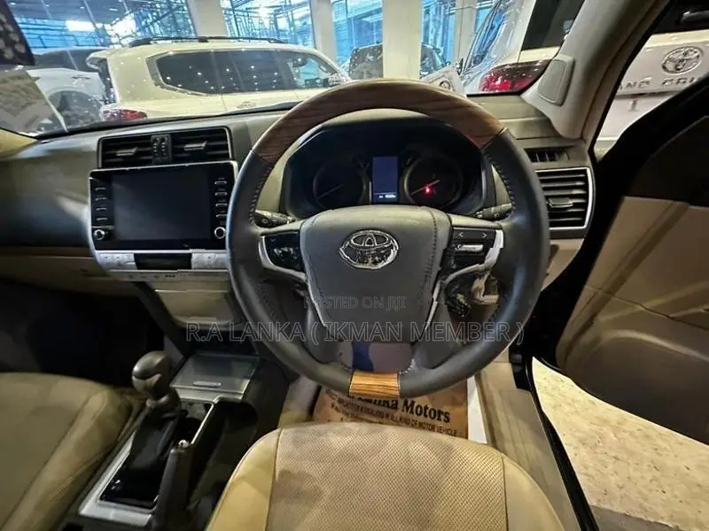 Toyota Land Cruiser Prado TRJ 150 2023