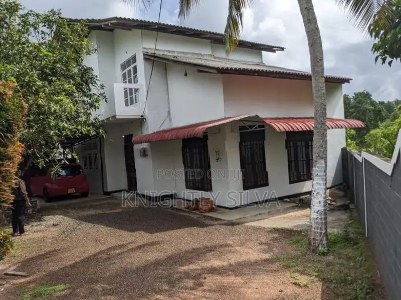Upstairs House for Rent in Waligampitiya Ja Ela