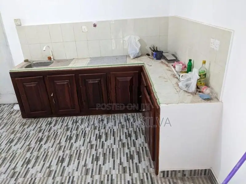 Upstairs House for Rent in Waligampitiya Ja Ela