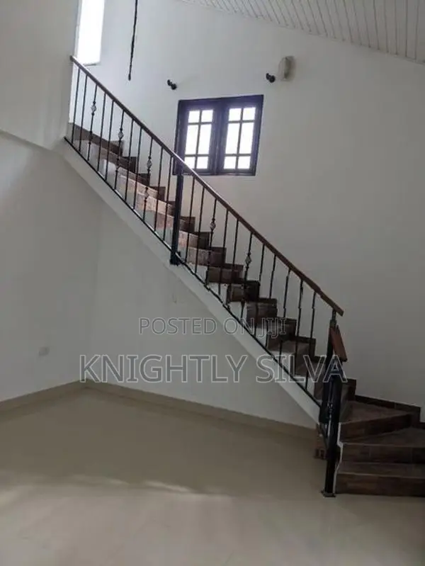 Upstairs House for Rent in Waligampitiya Ja Ela