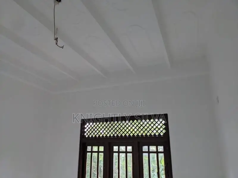 Upstairs House for Rent in Waligampitiya Ja Ela