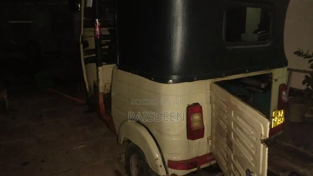 Bajaj RE 2001