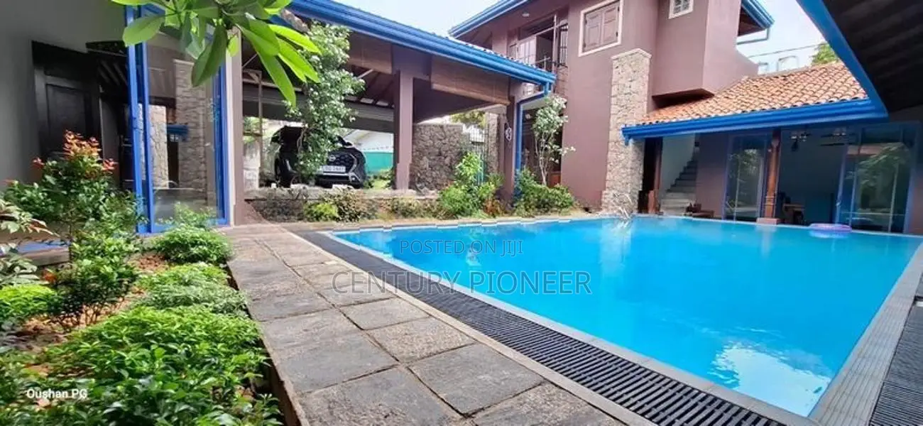 with swimming pool House for sale Battaramulla