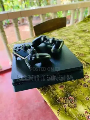 Sony Playstation 4 Slim 500 GB With Two Controllers
