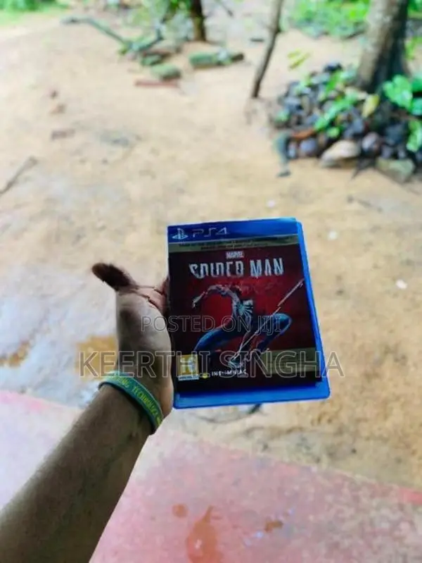 Sony Playstation 4 Slim 500 GB With Two Controllers