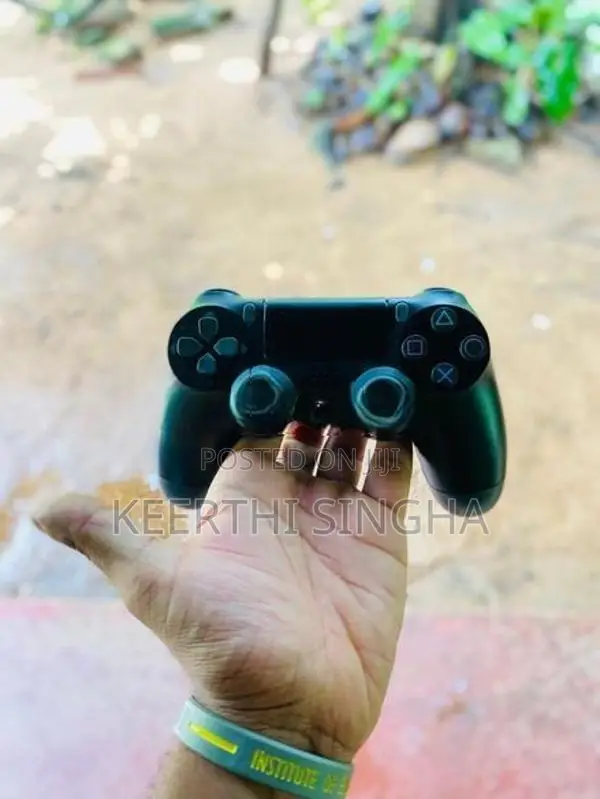 Sony Playstation 4 Slim 500 GB With Two Controllers