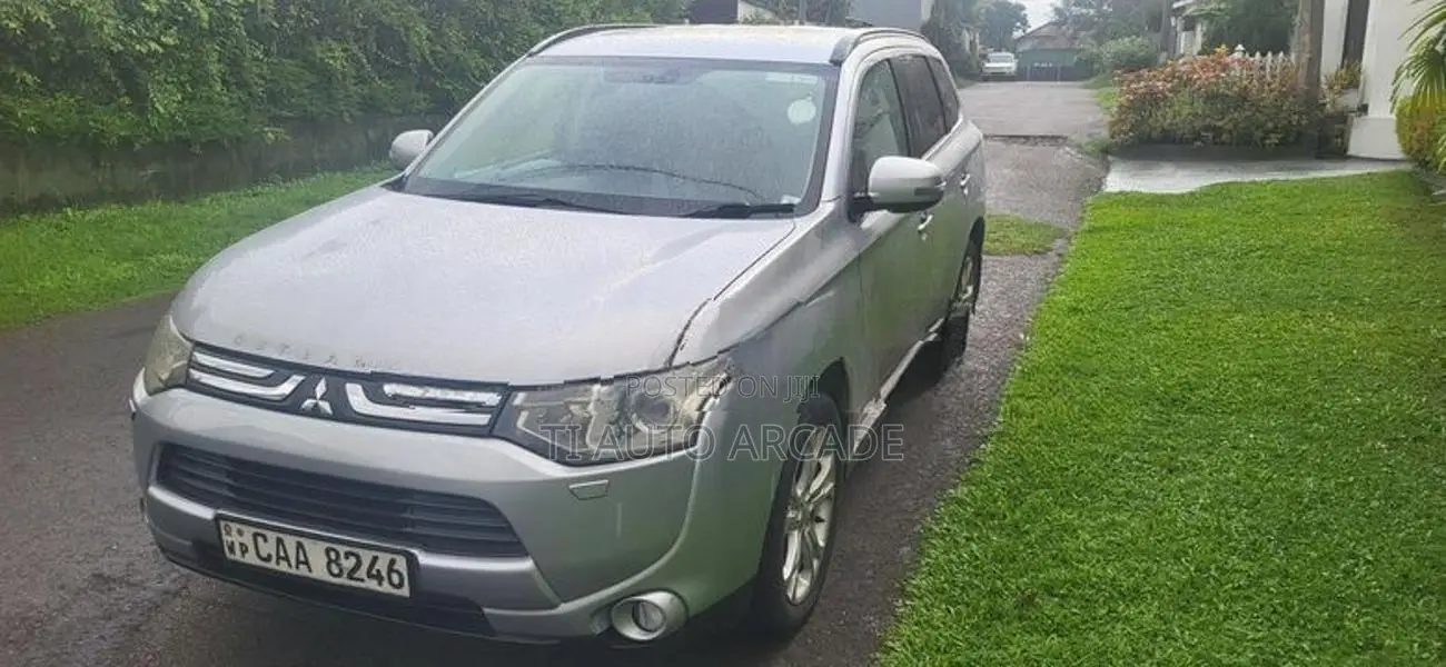 Mitsubishi Outlander petrol 2013