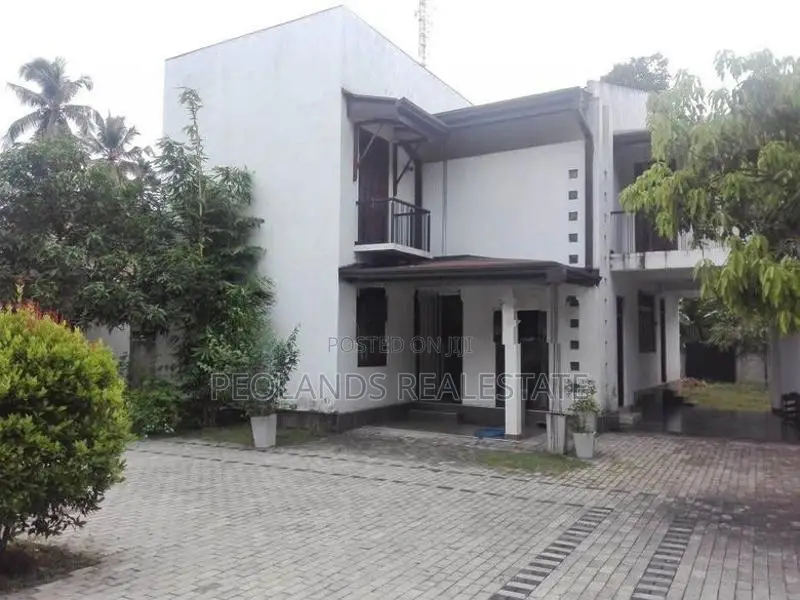 (RR332) Fully Furnished Two Storey House for Rent in Bandaragama