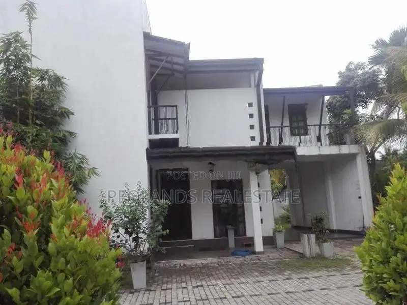 (RR332) Fully Furnished Two Storey House for Rent in Bandaragama