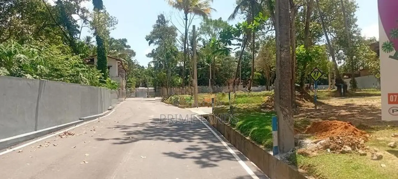 Land In Kirillawala