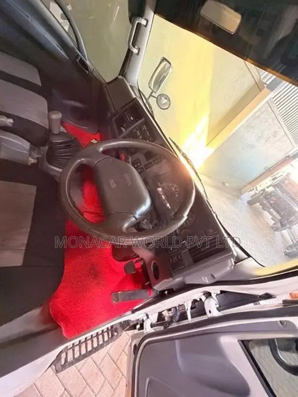 Isuzu Elf NPR85 2011