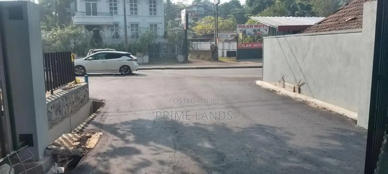 Land In Kirillawala