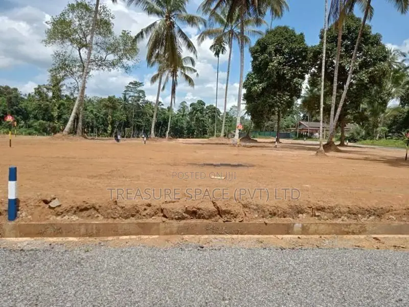 Land for Sale at Padukka Near 125 Bus Route