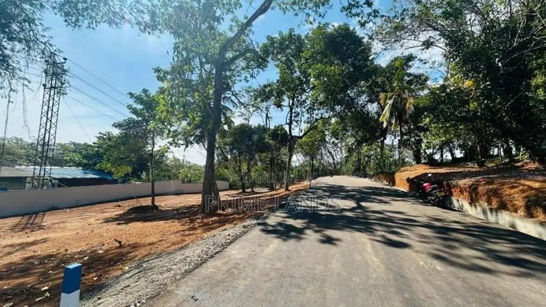 ලෝ ලෙවල් පාර සමීපයෙන් ඉඩමක් විකිණීමට අඹතලේ