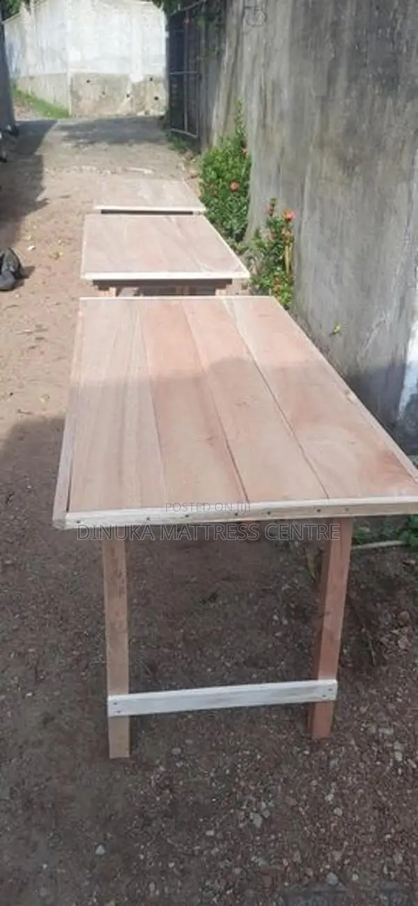 Table 4ft ×2ft