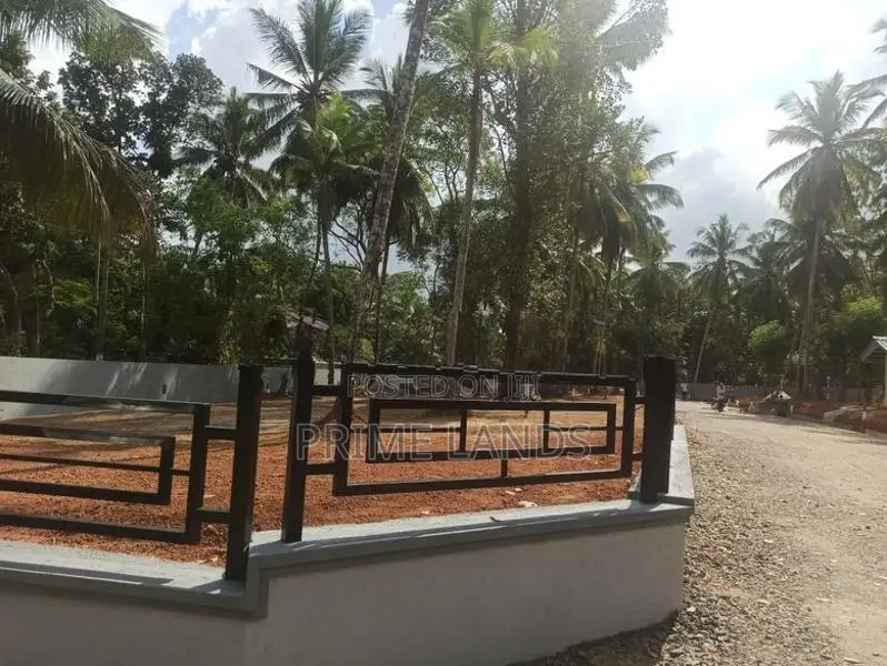 Land In Kadawatha