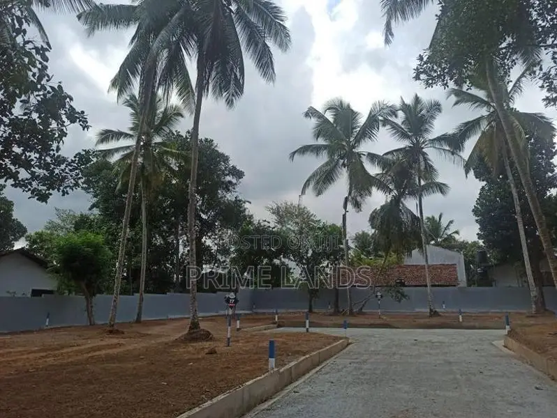 Land In Kadawatha