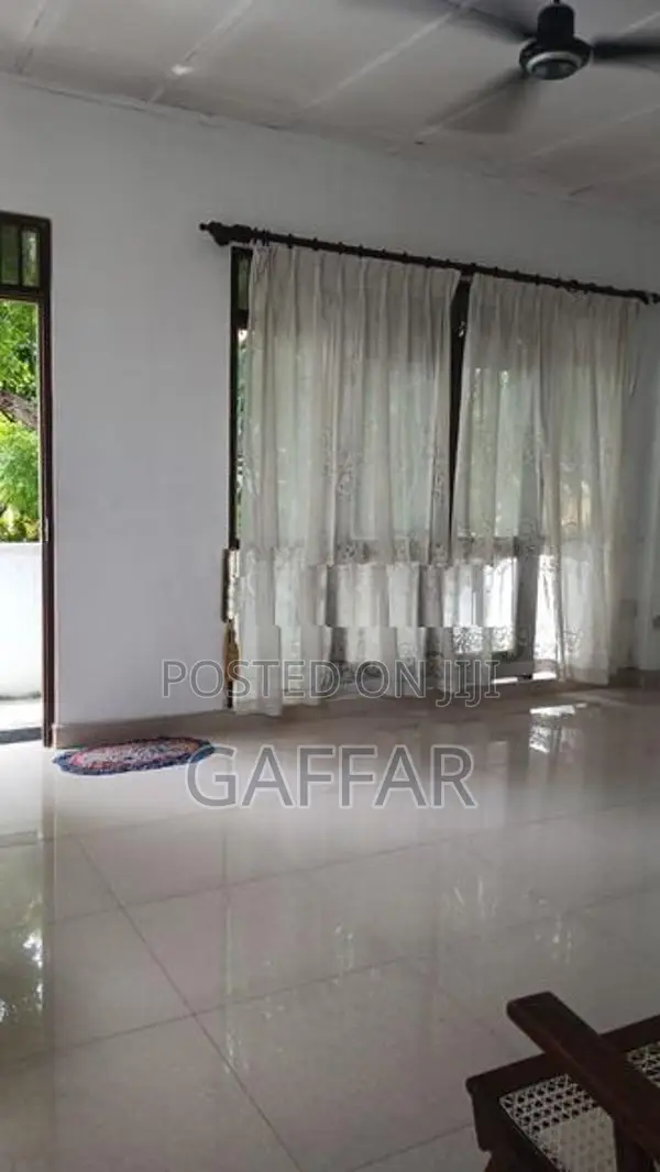 2 Bedroom First Floor House Kalubowila