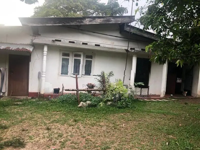 Land with House for Sale in Madiwela, Kotte