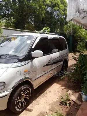 Nissan Serena 2001
