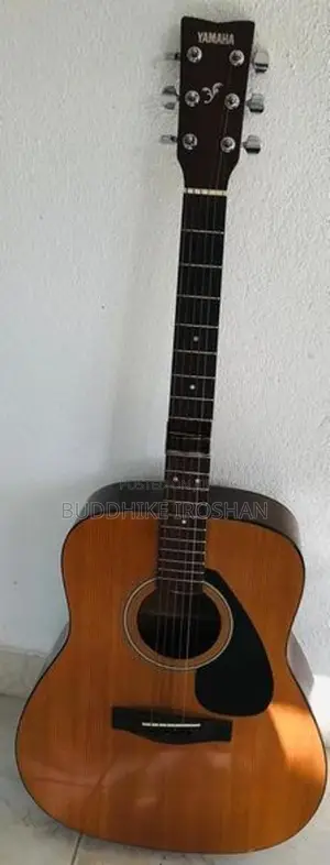 Yamaha F310 Guitar with Padded bag