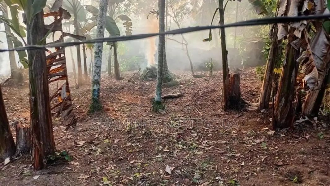 පර්චස් 27ක බිම් කොටසකි Gurugalla