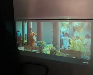 HY 300 Smart Projector Full HD