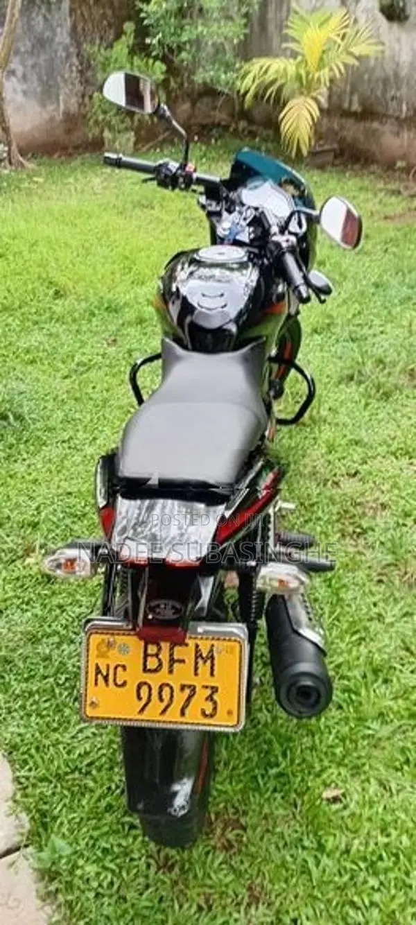 Bajaj Pulsar 180 UG4 2017