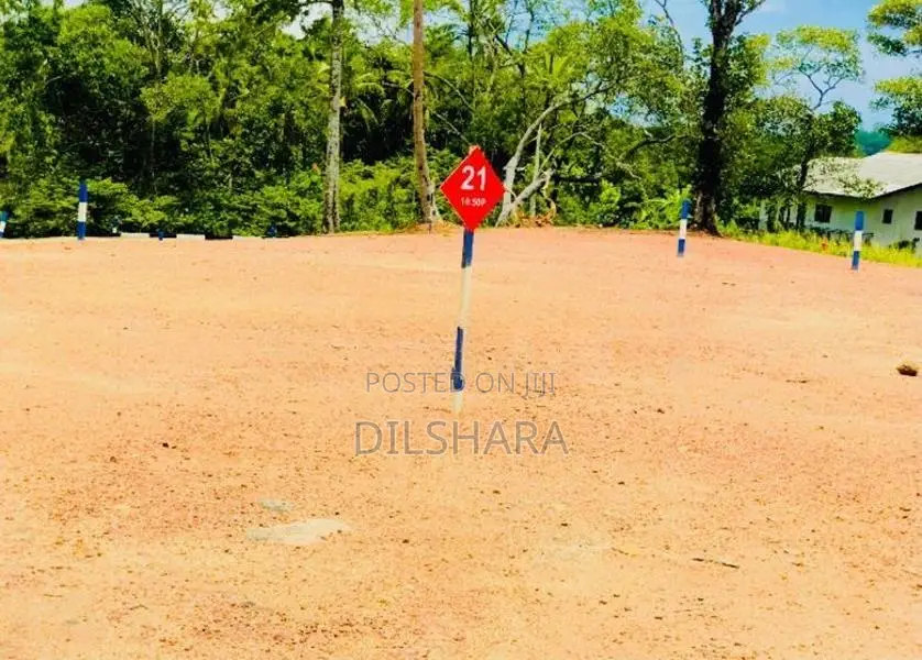 කැකනදුර ඉඩමක්