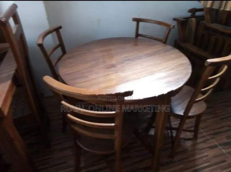 Round Teak Table with 4 Chairs (N-19)