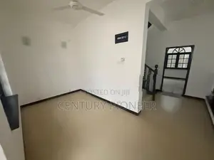 Showroom / restaurant space for rent in Colobmo 5