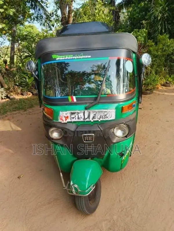 Bajaj RE 2016