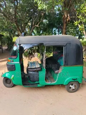 Bajaj RE 2016