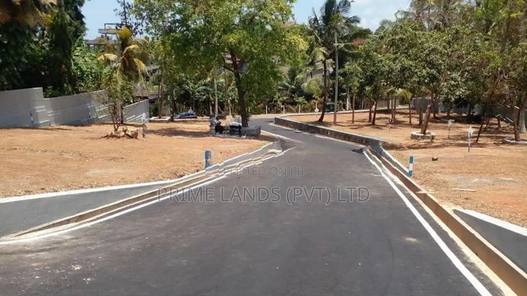 ගාල්ල කරාපිටිය රෝහල පාරෙන් බිම් කොටස්