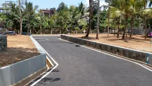ගාල්ල කරාපිටිය රෝහල පාරෙන් බිම් කොටස්