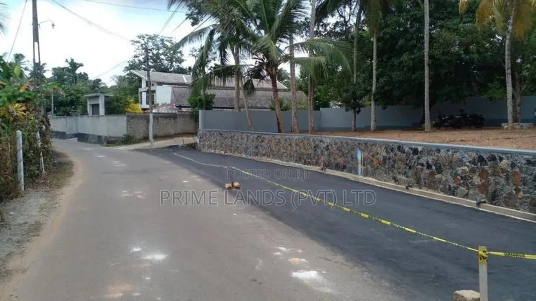 ගාල්ල කරාපිටියේ නෙවාසික භාවිතයට බිම් කොටස්