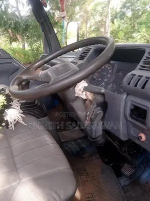 Isuzu Elf 1986