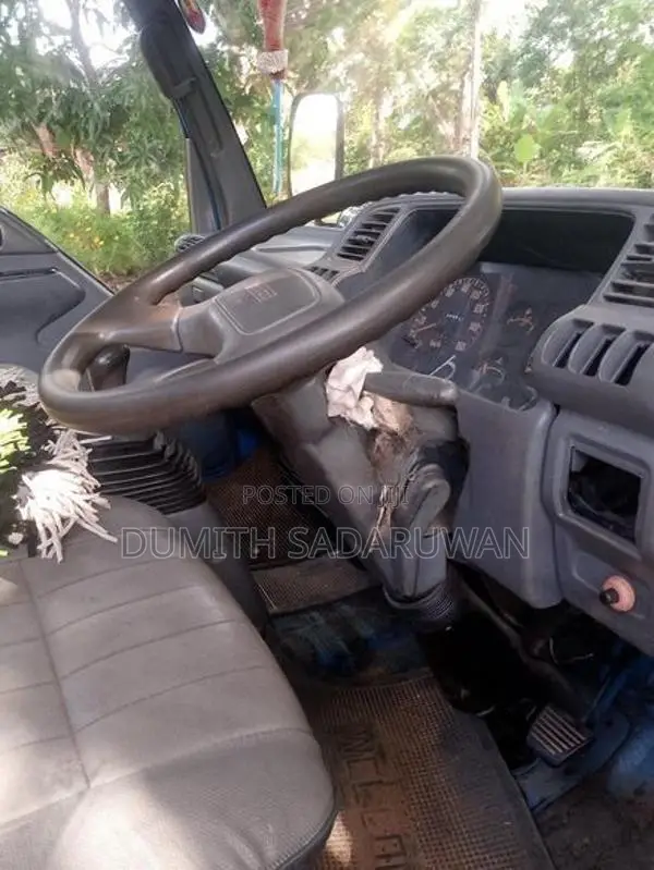Isuzu Elf 1986