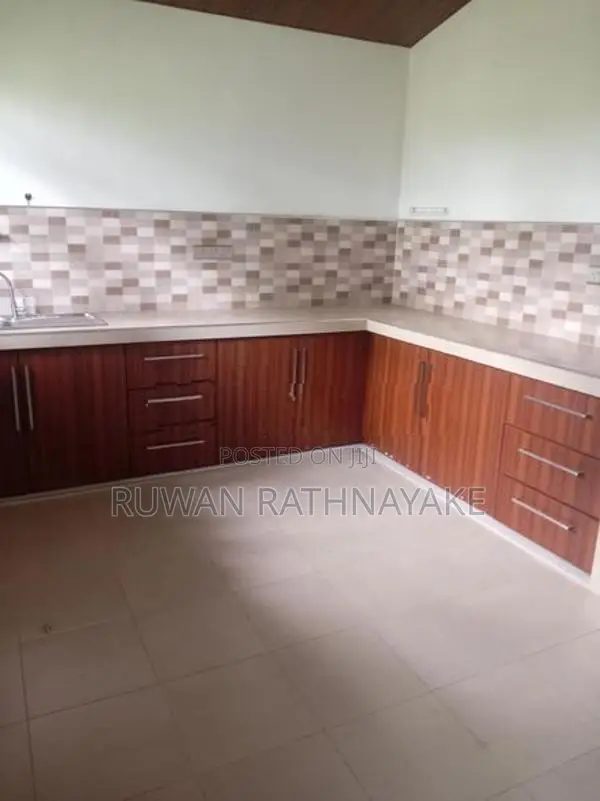 Second Floor House for Rent in Raththanapitiya