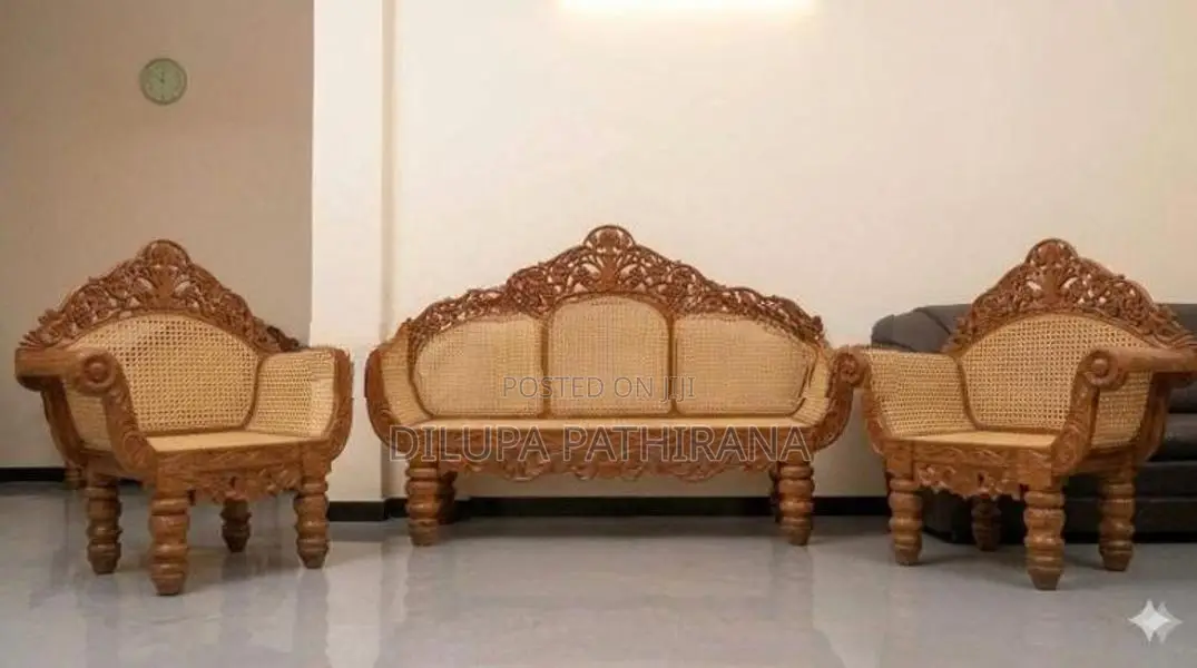 බුරුත ලීයෙන් නිමවන ලද කවිච්චිය