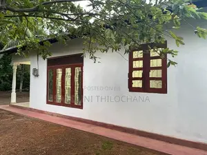 කහතුඩුව දියකඩ පරෙන් හුරුබුහටි නිවසක් විකිණීමට
