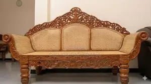 බුරුත ලීයෙන් නිමවන ලද කවිච්චිය