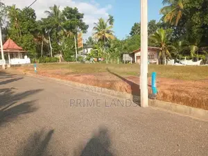 වටිනා ඉඩමක් බන්ඩාරගම නගර