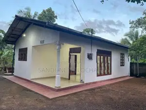 කහතුඩුව දියකඩ පරෙන් හුරුබුහටි නිවසක් විකිණීමට