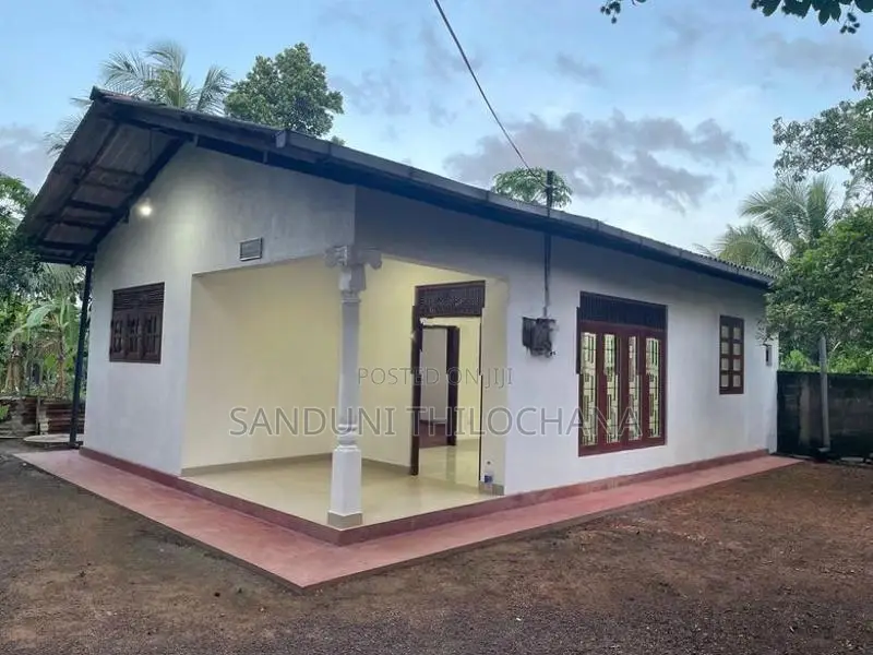 කහතුඩුව දියකඩ පරෙන් හුරුබුහටි නිවසක් විකිණීමට