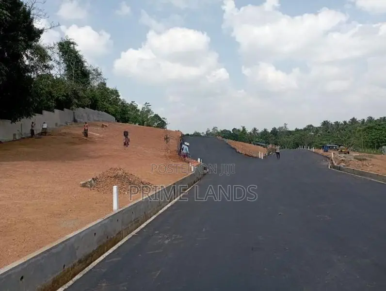 120 බස් පාරට කිට්ටුවෙන් වටිනා ඉඩමක් පිලියන්දල