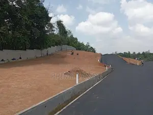 120 බස් පාරට කිට්ටුවෙන් වටිනා ඉඩමක් පිලියන්දල
