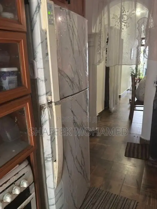 Refrigerator LG