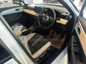 Honda Vezel Z PLAY MOONROOF 2026